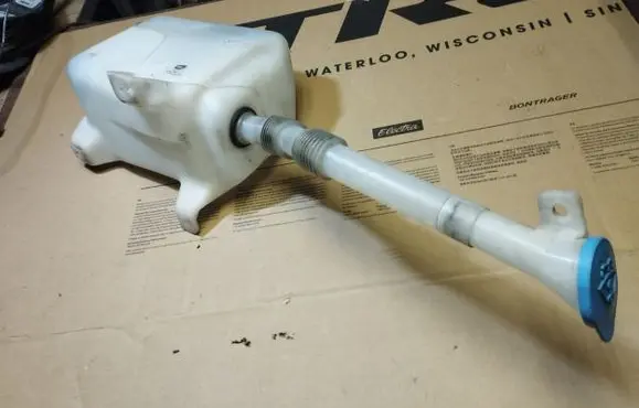 Honda FR-V Windshield washer fluid reservoir/tank