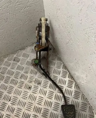 Toyota Avensis T220 Clutch pedal 