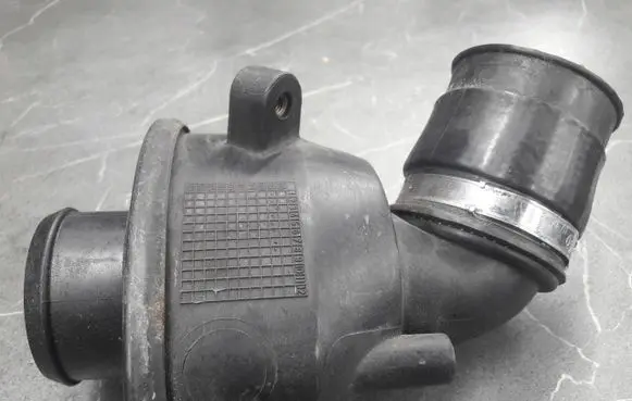 Mercedes-Benz C W202 Breather hose/pipe A6110981207