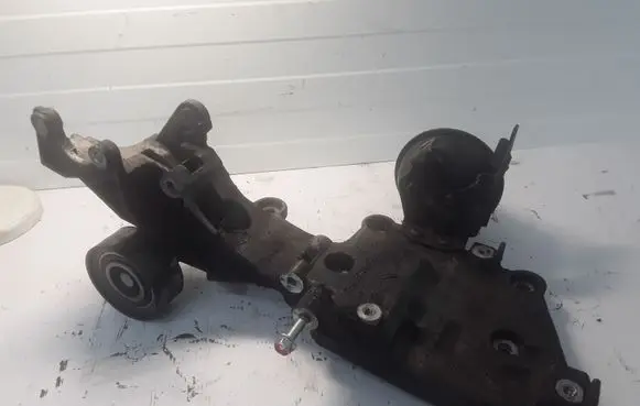 Skoda Octavia Mk2 (1Z) Generator/alternator bracket 03G903143