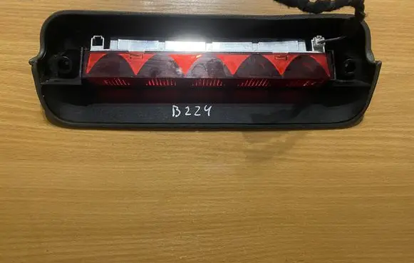 Ford Mondeo MK IV Third/center stoplight B224 97BG13N408CE