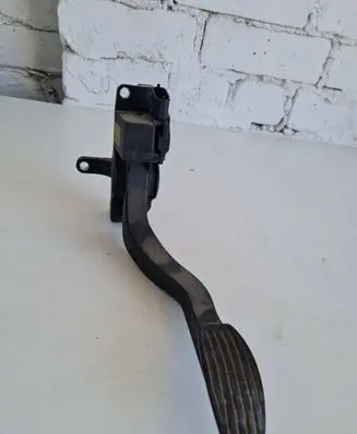 Iveco Daily 35.8 - 9 Accelerator throttle pedal 504061734 690302058 0281002632