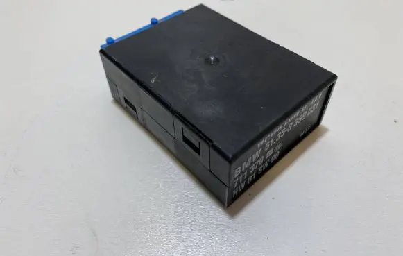 BMW 3 E36 Window wiper relay 8359031