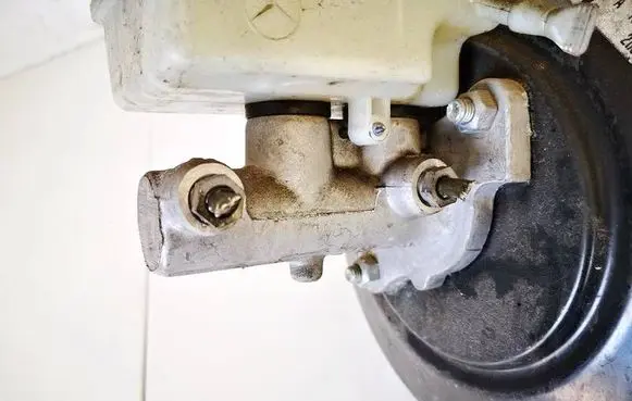 Master brake cylinder