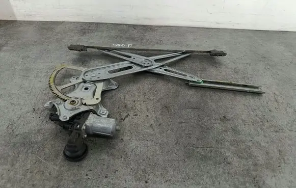 Toyota Yaris Front door window regulator with motor 