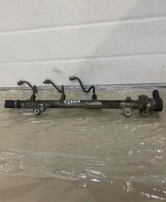 Mercedes-Benz E W210 Fuel main line pipe A6110700095 E2101