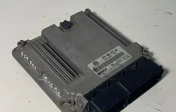 Volkswagen Touareg I Engine control unit/module 070906016AA 0281011481