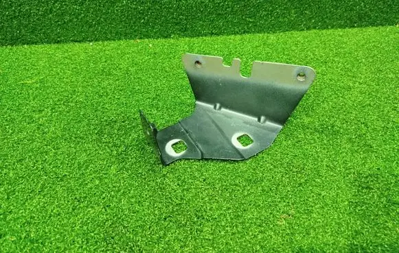 Renault Trafic III (X82) Fender mounting bracket 52045R