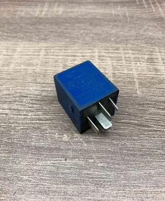 BMW 3 E36 Other relay 8364690 72KB303