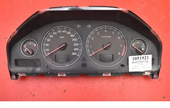 Volvo XC90 Speedometer (instrument cluster) 8651339