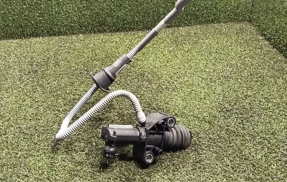 Renault Trafic III (X82) Clutch master cylinder 306102004R 308506981R 93868391