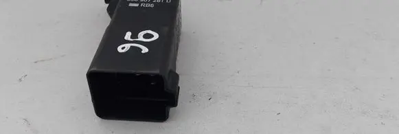 Volkswagen PASSAT B6 Glow plug pre-heat relay 0281003038