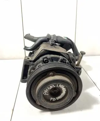 Volkswagen PASSAT B5 Air conditioning (A/C) compressor (pump) 8D0260805J