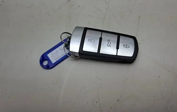Volkswagen PASSAT B7 Ignition key/card 
