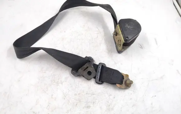 Audi 80 90 B2 Front seatbelt 443857732