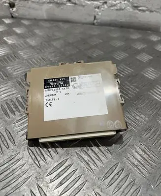 Toyota Avensis T270 Keyless (KESSY) go control unit/module 8999005042