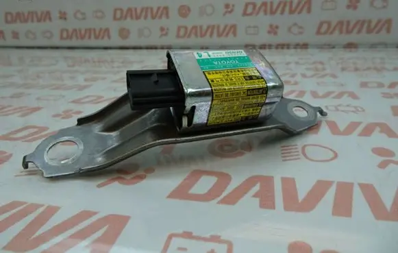 Toyota Prius (XW30) Airbag deployment crash/impact sensor 89834-47020 187900-0922