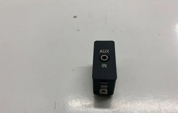 BMW X3 E83 AUX in-socket connector 6930561