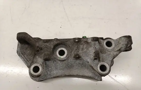Peugeot 2008 II Engine mounting bracket 9811186980