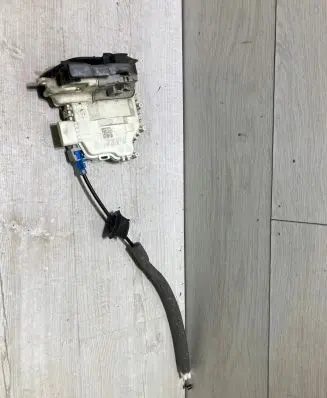 Audi A3 S3 8V Front door lock 8X1837016C