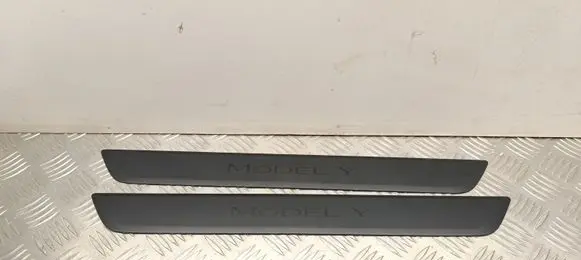 Tesla Model Y Front sill trim cover 149430100B