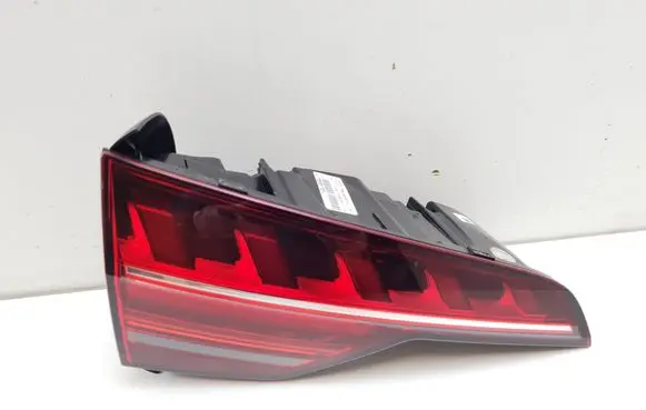 Tailgate rear/tail lights