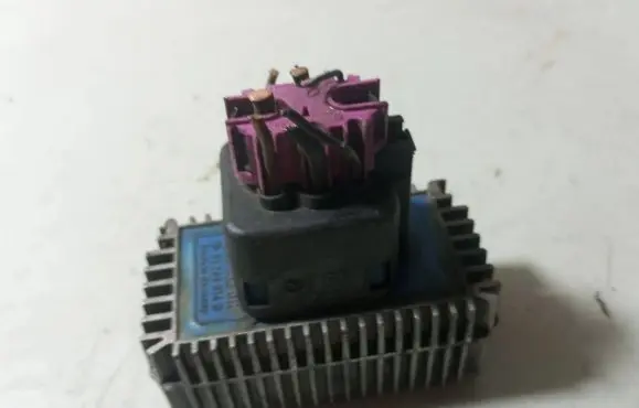 Opel Zafira B Glow plug pre-heat relay 55353011 51299014B