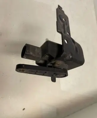 Headlight/headlamp level sensor