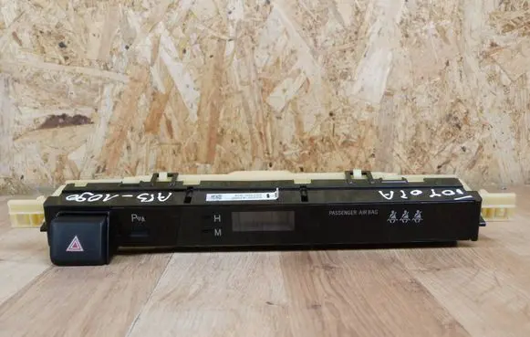 Toyota RAV 4 (XA40) Hazard light switch 8395042060