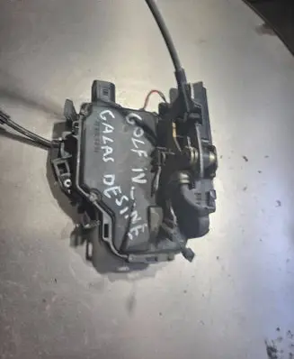 Volkswagen Golf IV Rear door lock