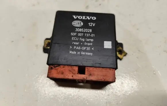 Volvo S40, V40 Other relay 30852028 5DF00773701