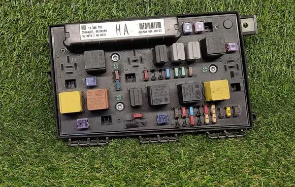 Opel Astra H Power management control unit 13206753 13206753HA 5DK00866823