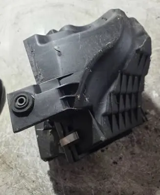 Audi A4 S4 B5 8D Air filter box 058133837R