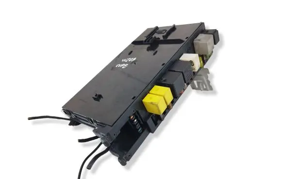 Mercedes-Benz C W203 Fuse module 2035454701