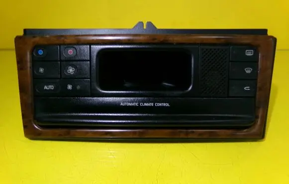 Renault Laguna I Climate control unit 9140010047 7700822861D
