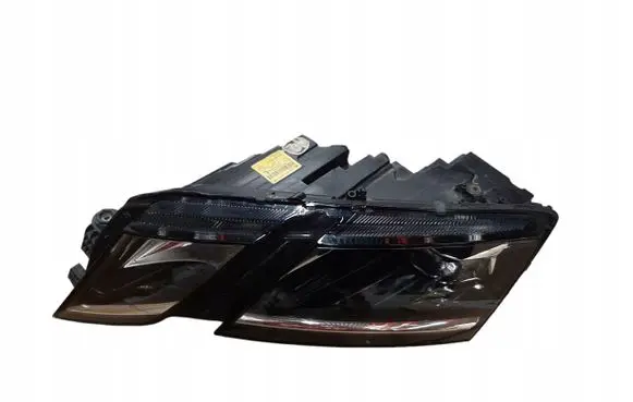 Skoda Octavia Mk3 (5E) Headlight/headlamp 5E1941015F