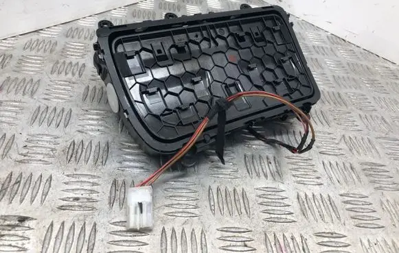 Cup holder front
