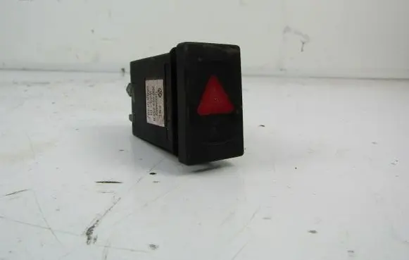 Volkswagen PASSAT B5 Hazard light switch 3B0953235B