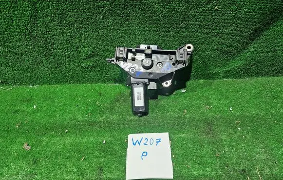 Mercedes-Benz E C207 W207 Seat belt adjustment motor A2078600282 072ED7L1EE 306035299AD