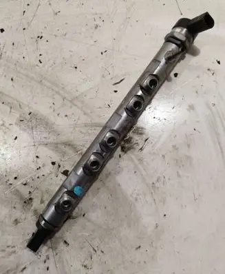 BMW X3 E83 Fuel distributor 0445214135 0281002949