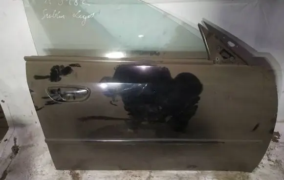 Subaru Legacy Front door juodos