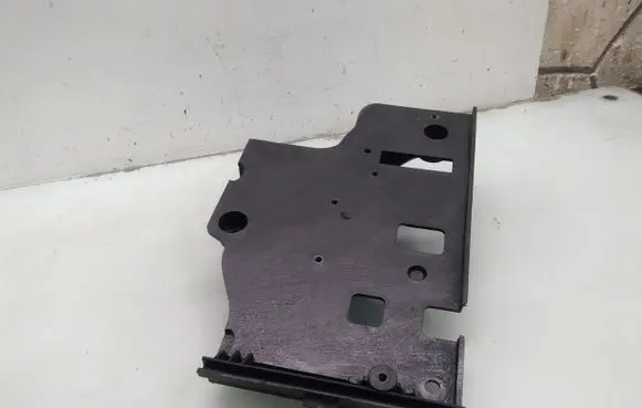 Land Rover Discovery 3 - LR3 Battery tray DWM500031
