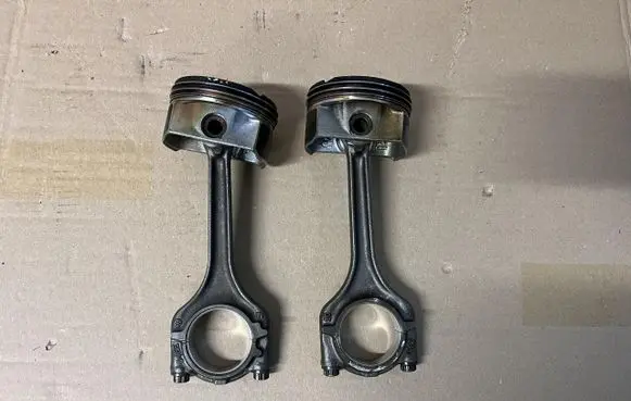 Volkswagen Up Piston with connecting rod