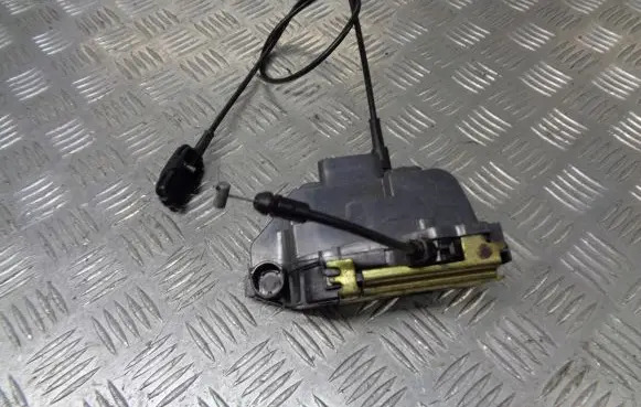 Renault Megane II Front door lock