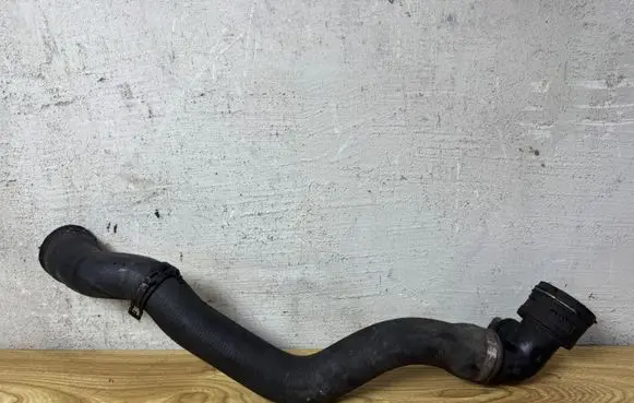 Audi Q7 4L Engine coolant pipe/hose 7L6122291