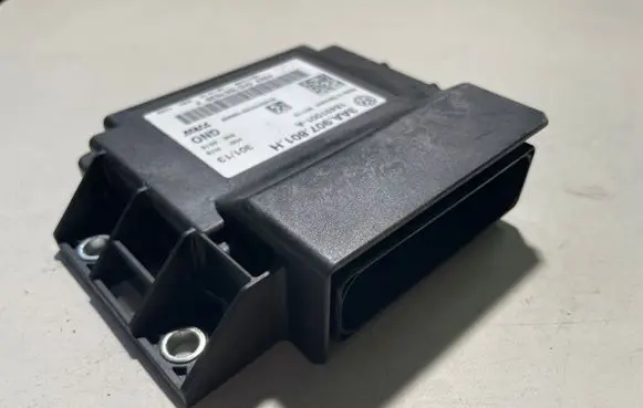 Volkswagen PASSAT B7 Hand brake control module 3AA907801H