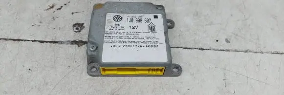 Volkswagen PASSAT B5 Airbag control unit/module 1J0909607 5WK4199 04990307