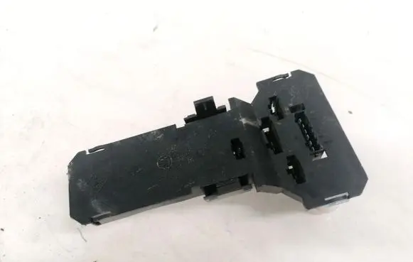 Volkswagen PASSAT B5 Tail light bulb cover holder 3B9945257