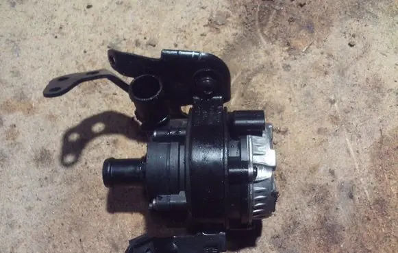 Volkswagen T-Roc Electric auxiliary coolant/water pump 04L965567A