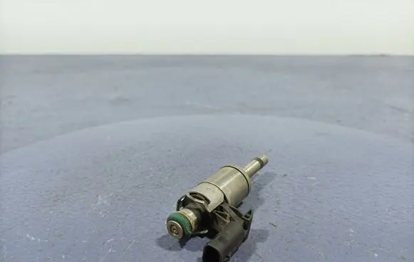 Skoda Fabia Mk3 (NJ) Fuel injector 04E906036T